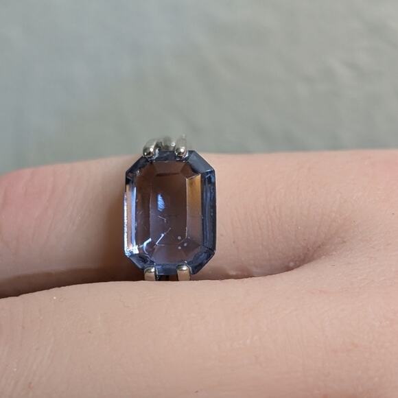 VTG 18 KGE Electroplate East to West Purple Glass Stone Solitaire Ring Size 7.75 - Picture 3 of 9